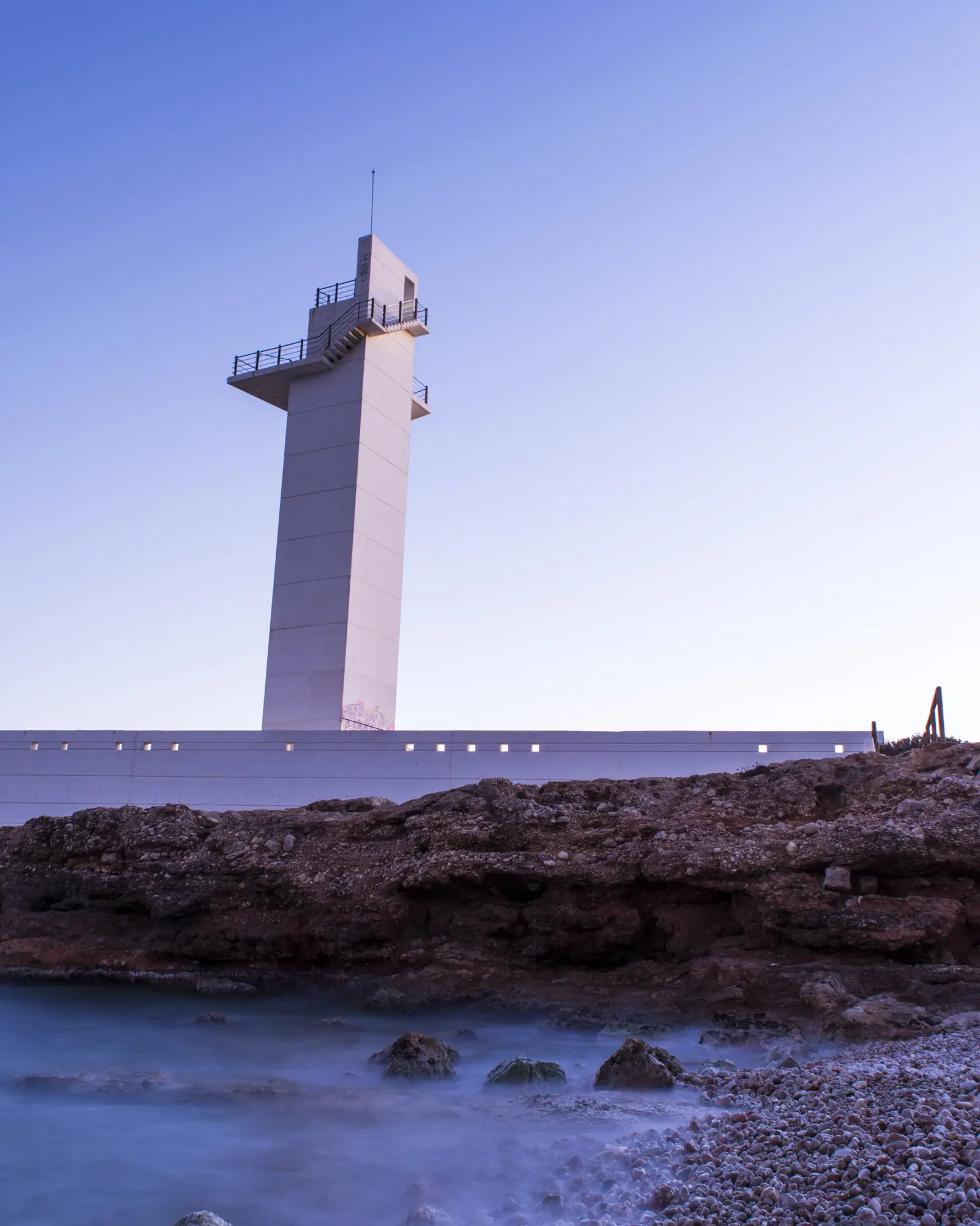 Faro de Alcossebre al anochecer, en la Sierra de Irta